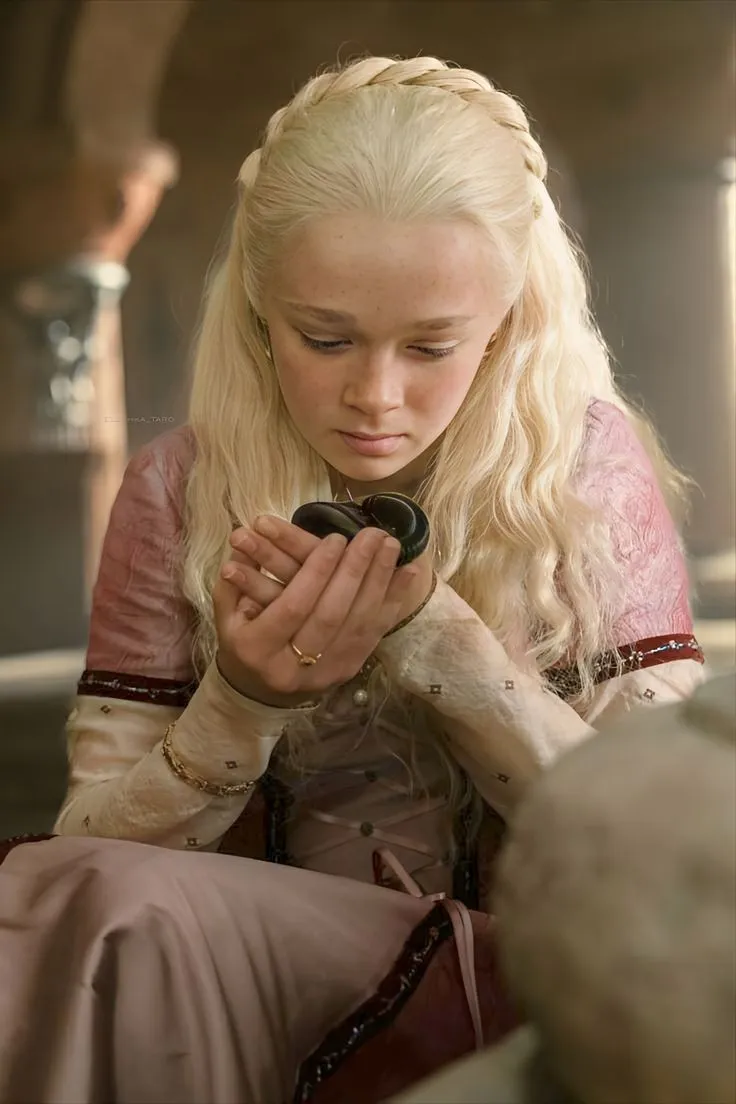 young Helaena Targaryen.jpeg