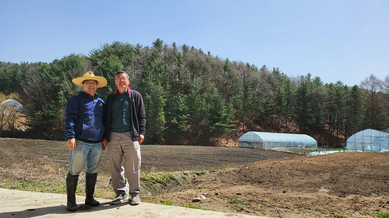 박인식사장님 방문_노지밭 옆에 한컷_Resized_20230412_123348.jpeg