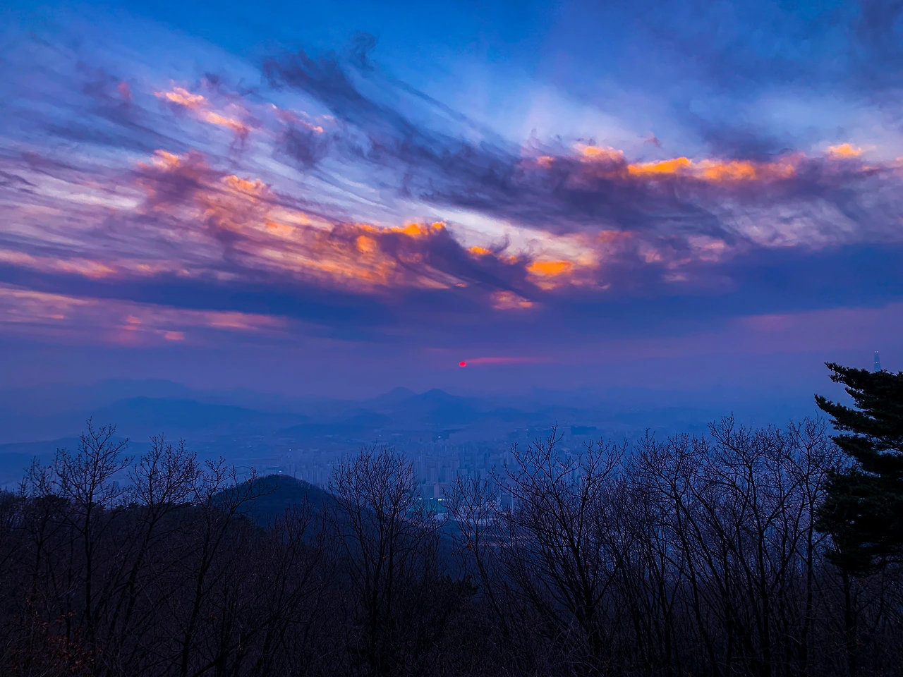 산 정상에서 일몰 사진.JPG