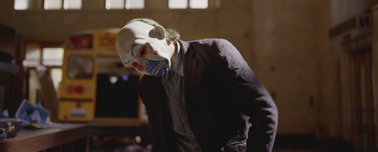 %EC%98%81%ED%99%94_'%EB%8B%A4%ED%81%AC_%EB%82%98%EC%9D%B4%ED%8A%B8'_%EC%98%A4%ED%94%84%EB%8B%9D_%EC%8B%9C%ED%80%80%EC%8A%A4%EC%97%90_NG%EA%B0%80_2%EA%B0%9C%EB%9D%BC%EA%B3%A0__2.png?type=w1