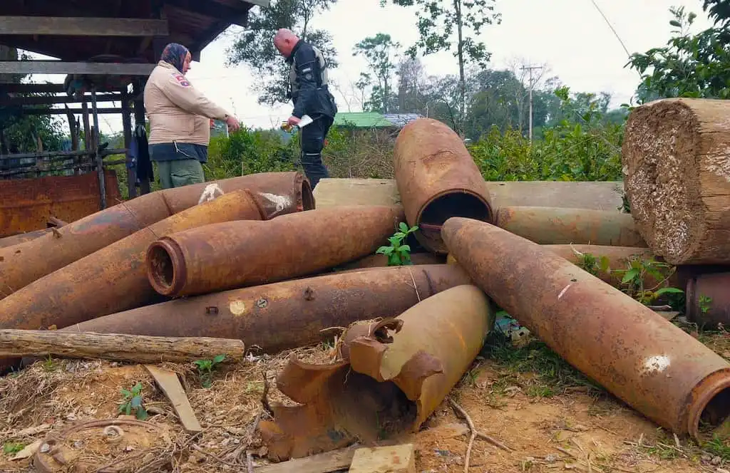lao-adv-tours-bombs-ban-kate-01.jpeg