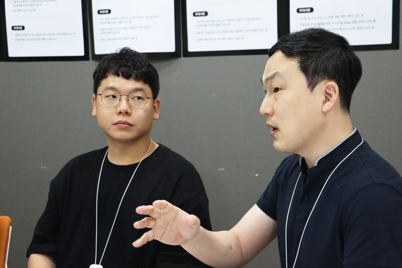 엘,라 설명중.JPG