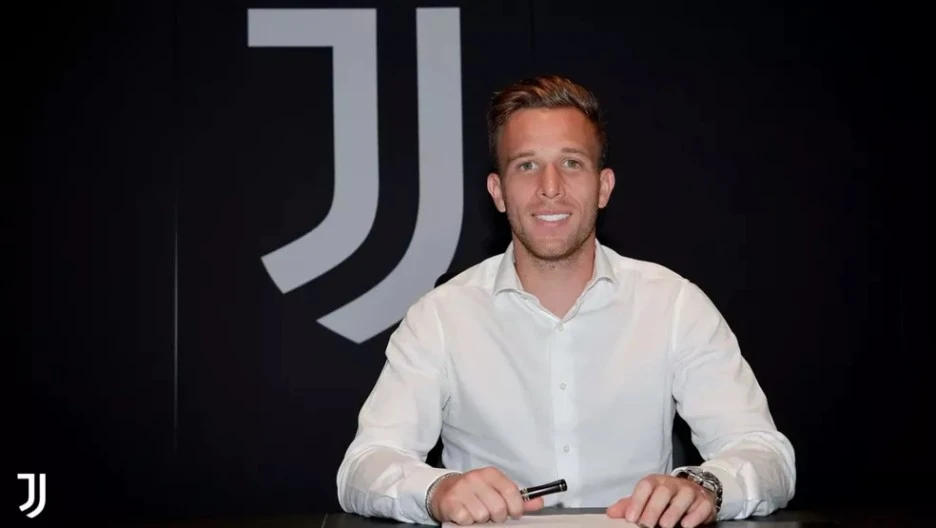 arthur-assina-contrato-com-a-juventus.jpg?type=w1