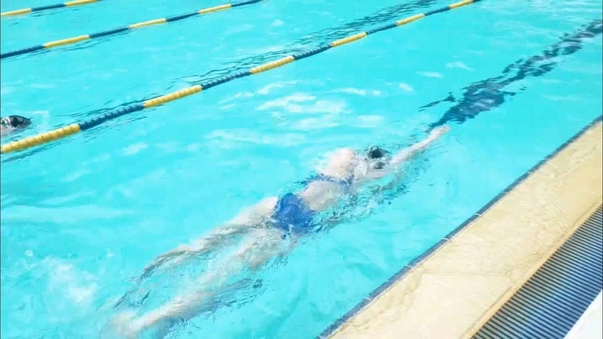 코로나19 이전 건강 관리를 위해 열심히 수영 중인 기림 님.jpeg