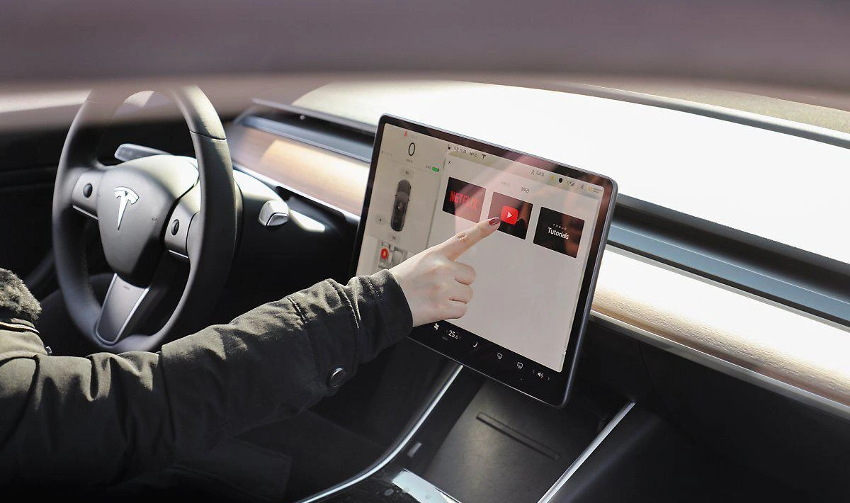 Tesla__Model_3_V10.jpg?type=w1200