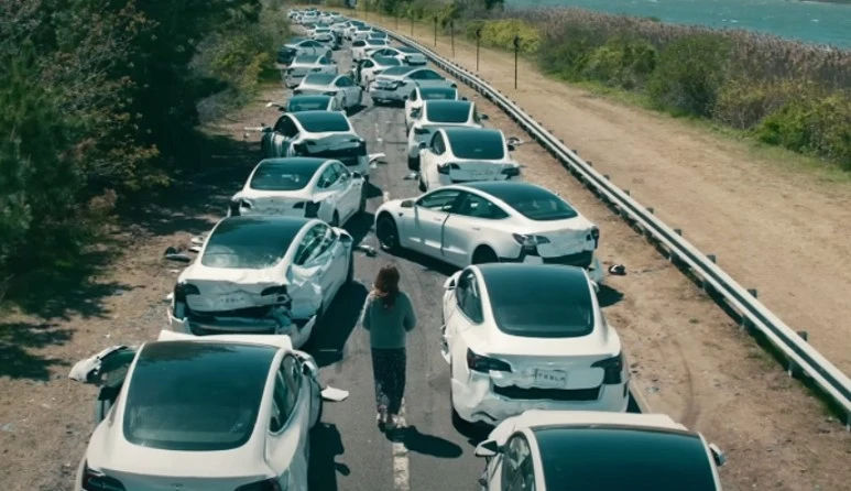 %EC%9E%90%EC%9C%A8%EC%A3%BC%ED%96%89%EC%9D%84_%EC%9E%90%EB%9E%91%ED%95%98%EB%8A%94_%ED%85%8C%EC%8A%AC%EB%9D%BC%EA%B0%80_%EC%82%AC%EC%9D%B4%EB%B2%84%EA%B3%B5%EA%B2%A9%EC%9C%BC%EB%A1%9C%EC%9D%B8%ED%95%B4%EC%98%A4%EC%9E%91%EB%8F%99%ED%95%98%EB%8A%94%EC%9E%A5%EB%A9%B4.jpg?type=w773