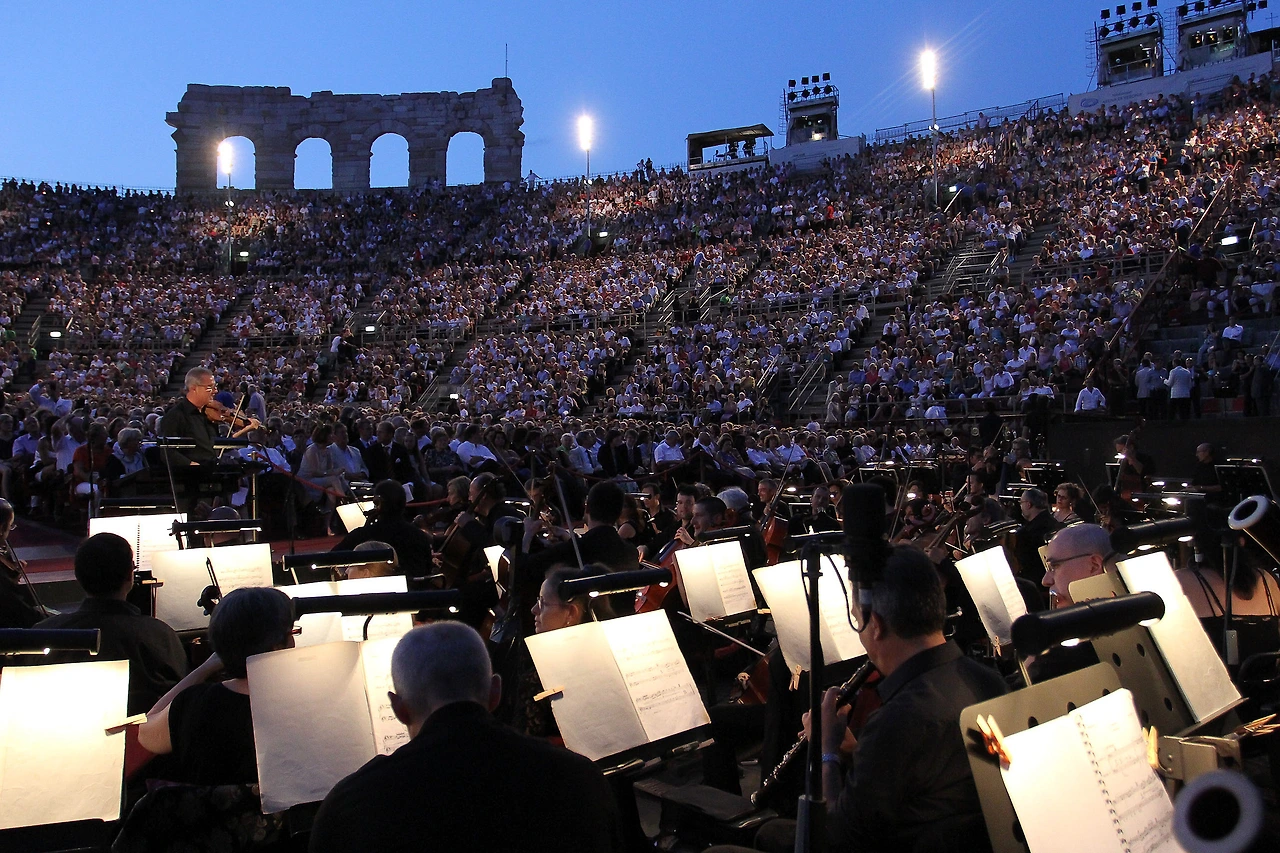 12_%20Arena%20di%20Verona%20Orchestra_Ennevi%20photo.jpg