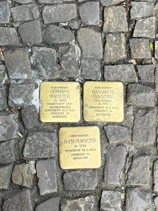 다운로드 (4).jpeg