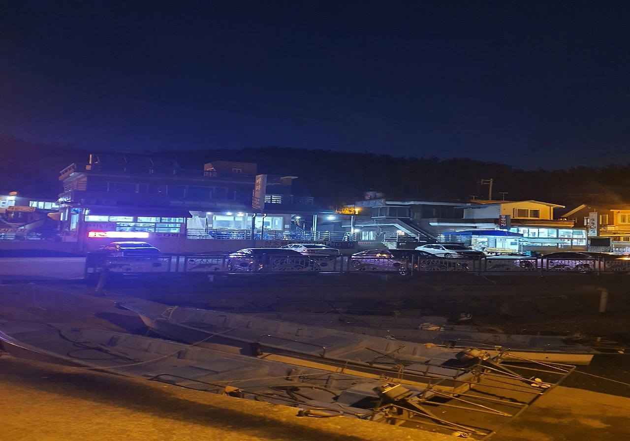 진동 앞바다에서.bmp