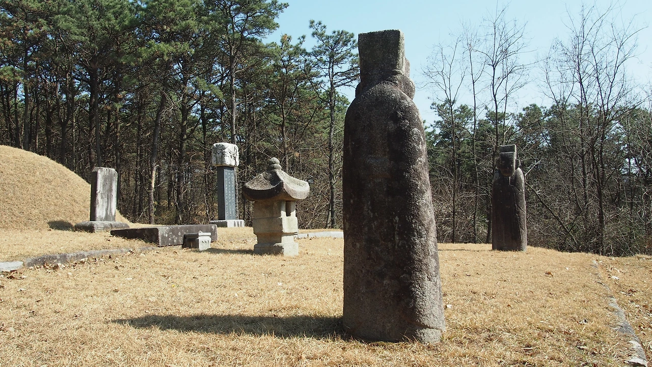 파평윤씨 윤사흔(1422~1485)윤번의아들 정희왕후의남동생 묘 (2).JPG