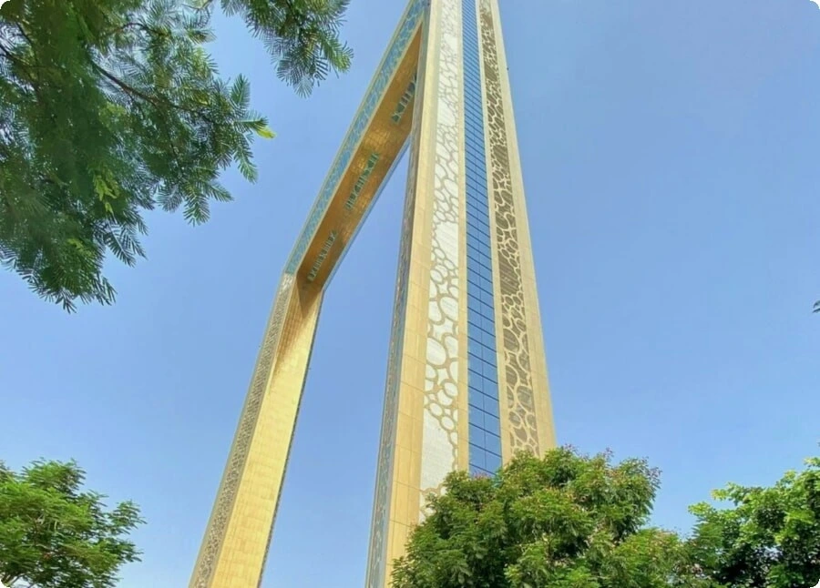 strangest-building-dubaiframe_aTxOOu.jpeg
