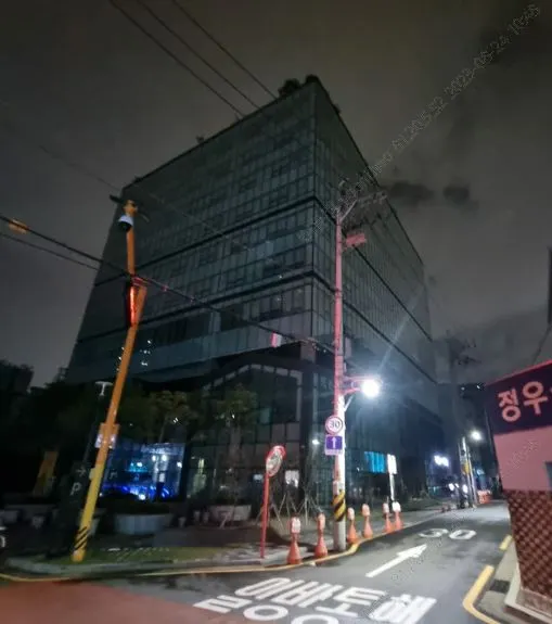 1-2. M#126 (무신사캠퍼스 N1) 소등_대각선 방향.JPG