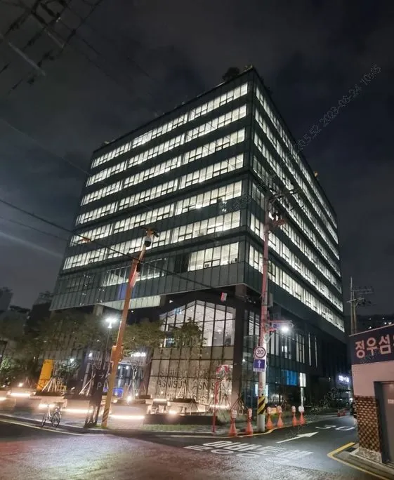 1-1. M#126 (무신사캠퍼스 N1) 점등_대각선 방향.JPG