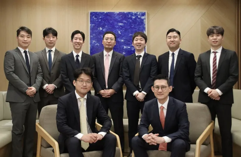 %EC%82%AC%EC%A7%84_%EC%84%A4%EB%AA%852_%EB%A7%88%EC%8A%A4%ED%84%B4%ED%88%AC%EC%9E%90%EC%9A%B4%EC%9A%A9_%EA%B5%AD%EB%82%B4%EB%B6%80%EB%AC%B8_%ED%88%AC%EC%9E%90%EC%9A%B4%EC%9A%A93%EB%B3%B8%EB%B6%80._%EC%95%9E%EC%A4%84_%EA%B8%B0%EC%A4%80_%EC%98%A4%EB%A5%B8%EC%AA%BD%EC%97%90%EC%84%9C_%EC%B2%AB_%EB%B2%88%EC%A7%B8%EA%B0%80_%EB%B0%95%EA%B2%BD%EB%B0%B0_%EB%B3%B8%EB%B6%80%EC%9E%A5(%EC%A0%84%EB%AC%B4)_(%EC%82%AC%EC%A7%84_%EC%A0%9C%EA%B3%B5=%EB%A7%88%EC%8A%A4%ED%84%B4%ED%88%AC%EC%9E%90%EC%9A%B4%EC%9A%A9_%EB%B8%8C%EB%9E%9C.jpg?type=w773