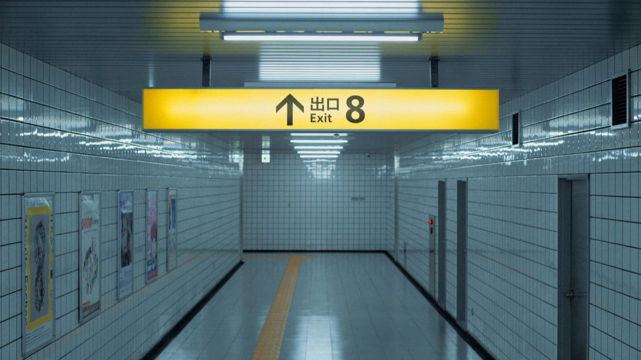 영화 8번 출구.jpeg