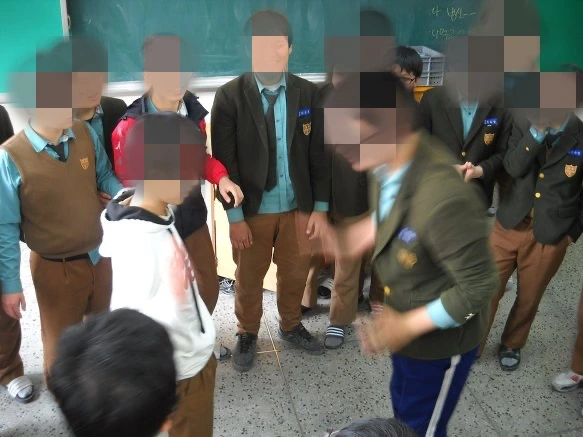 아웃사이더 무대.jpeg