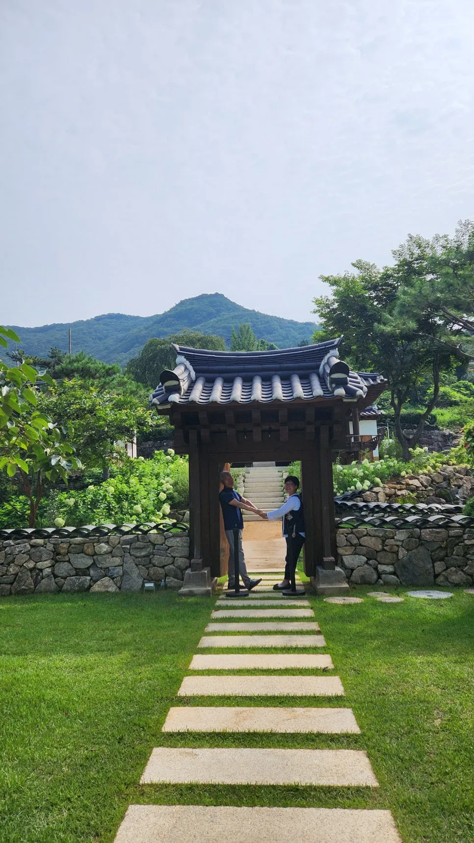 %EB%AC%B8-%EB%91%98%EC%9D%B4%EC%84%9C.jpg?type=w966