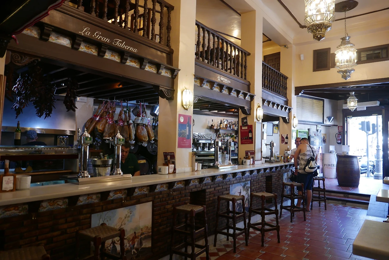 gran taberna interior 2.jpeg