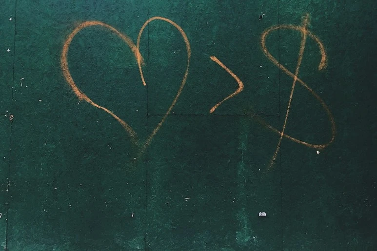 photo-1516247035232-2e56c9609a2a.jpg?type=w773