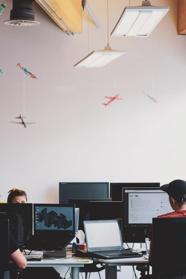 photo-1629904888132-038af9df34ab.jpg?type=w773