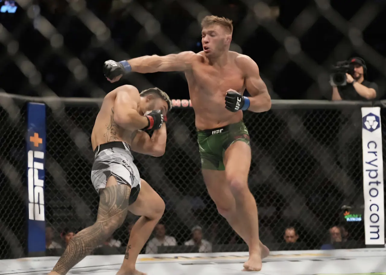 how-long-will-he-get-away-with-this-reckless-fighting-style-v0-9kp81rma07rd1.jpeg?auto=webp&s=5cb06d7b7066aa3dcc40e0b21b321e1fa0414a21