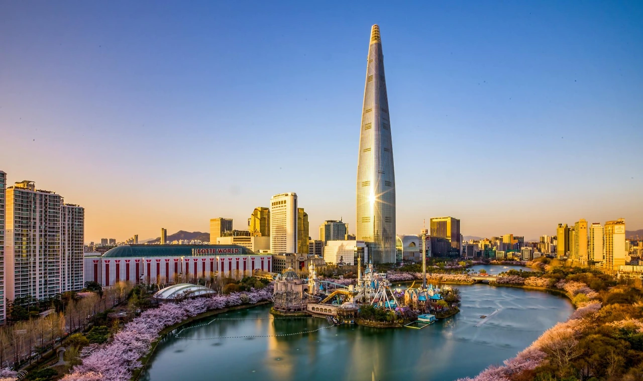 image?url=https%3A%2F%2Fimages.prismic.io%2Fsmatch-insight%2FZrQgF0aF0TcGIxGH_%25EB%25A1%25AF%25EB%258D%25B0%25EC%259B%2594%25EB%2593%259C%25ED%2583%2580%25EC%259B%258C%25EC%2599%25B8%25EA%25B4%2580.png%3Fauto%3Dformat%2Ccompress&w=3840&q=75