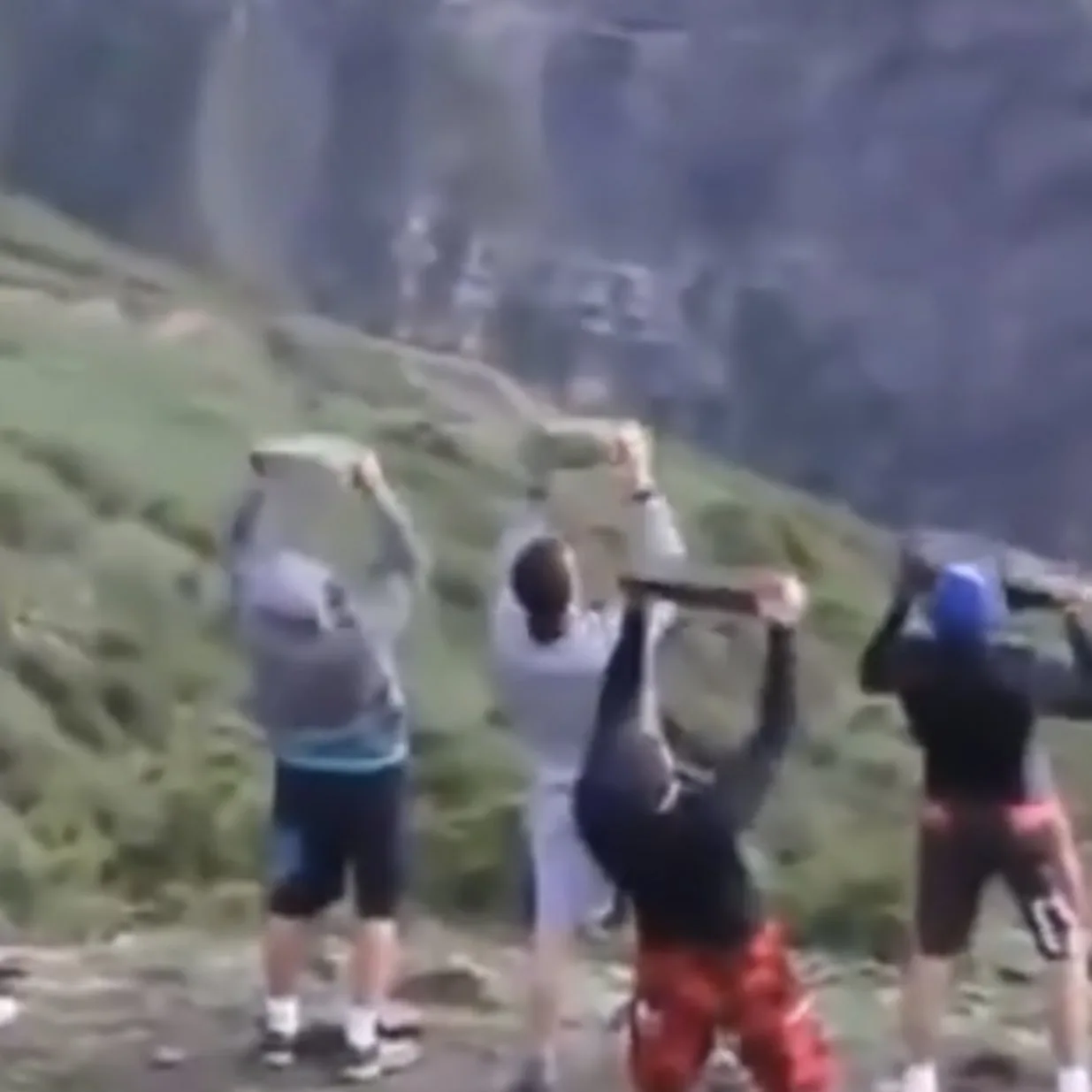 FeysVaVXwAU22dI?format=jpg&name=large