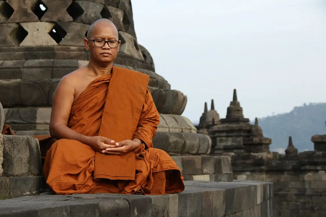 free-photo-of-buddhist-monk-sitting-and-meditating.jpeg?auto=compress&cs=tinysrgb&w=1260&h=750&dpr=1