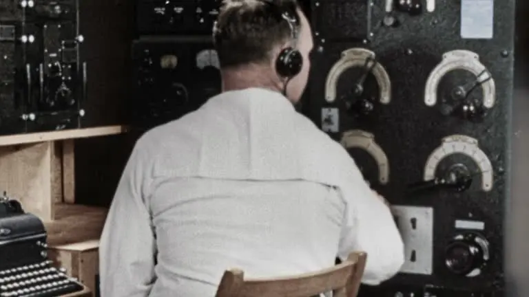 scenes-of-both-civilian-and-u-s-navy-personnel-using-radio-broadcasting-equipment-during-wwii.jpg?s=640x640&k=20&c=4VpqgY5YJKnx4k4XTgshJlk6EJZuXwjFJGxyGsPhAOE=