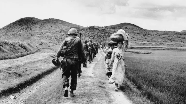 korean-war-gettyimages-515296948.jpg?width=768