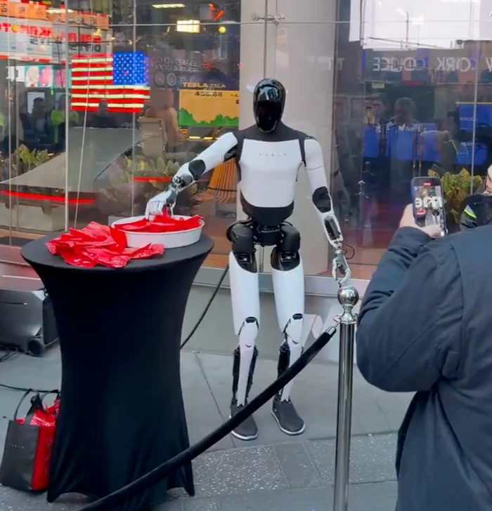 68ffaae30be9845f2dc52903?width=700