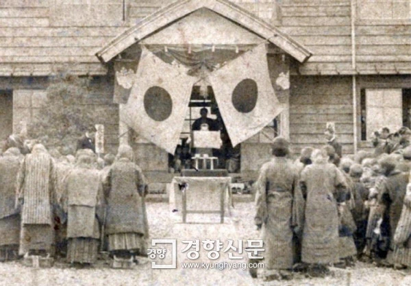 ?src=http%3A%2F%2Fimgnews.naver.net%2Fimage%2F032%2F2017%2F12%2F13%2F0002838011_001_20171213142935381.jpg&type=sc960_832