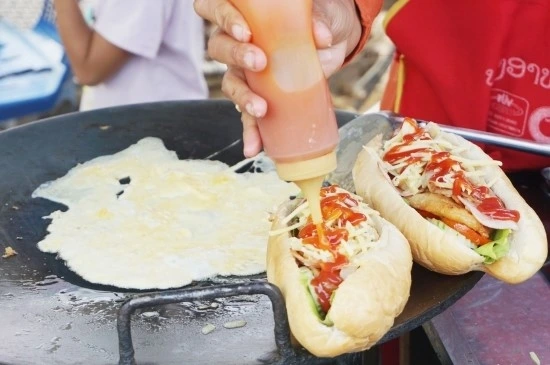 방비엥 샌드위치.jpeg