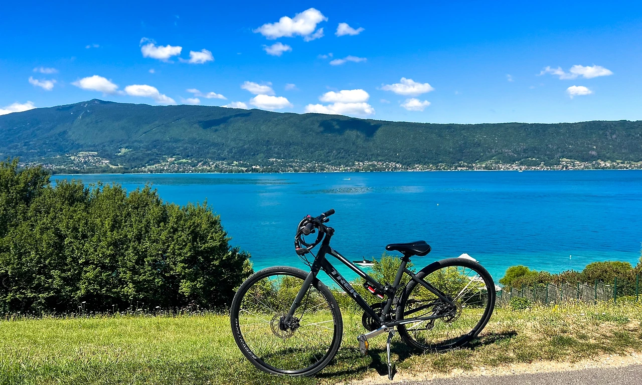 cycling-around-lake-annecy-1.jpg?w=2000&h=1200&crop=1