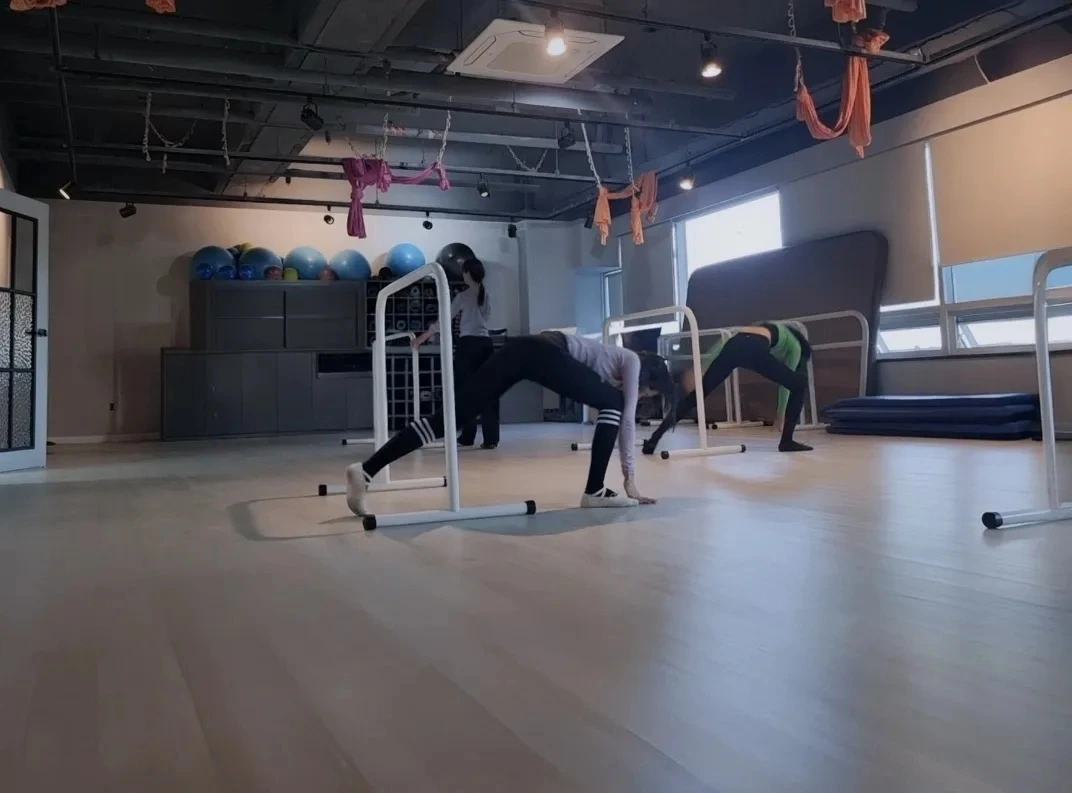 476722425_17867805801301992_7412610568450580097_n.jpg?stp=dst-jpg_e35_tt6&efg=eyJ2ZW5jb2RlX3RhZyI6InRocmVhZHMuQ0FST1VTRUxfSVRFTS5pbWFnZV91cmxnZW4uMTA3Mng3OTMuc2RyLmY3NTc2MS5kZWZhdWx0X2ltYWdlIn0&_nc_ht=scontent-ssn1-1.cdninstagram.com&_nc_cat=100&_nc_oc=Q6cZ2QE2PAwPAJcOj7WWIF5vMg3sYEeRNXncMHZAYv2pbwvHin0w4dlxf-SkYh7hXBVUmZM&_nc_ohc=XY4H8eFHDVcQ7kNvwEgrB-V&_nc_gid=tIeYA1ZcYklUjJdS9H7w6A&edm=AA8jOzYBAAAA&ccb=7-5&ig_cache_key=MzU2MzkwMzU5MTY4NzA5NTU0NQ%3D%3D.3-ccb7-5&oh=00_AfEgRPCZBsTIdfP9BQ23IbXhEFYveqimDM1rhKB7oOlatQ&oe=67F7CEB6&_nc_sid=84debf