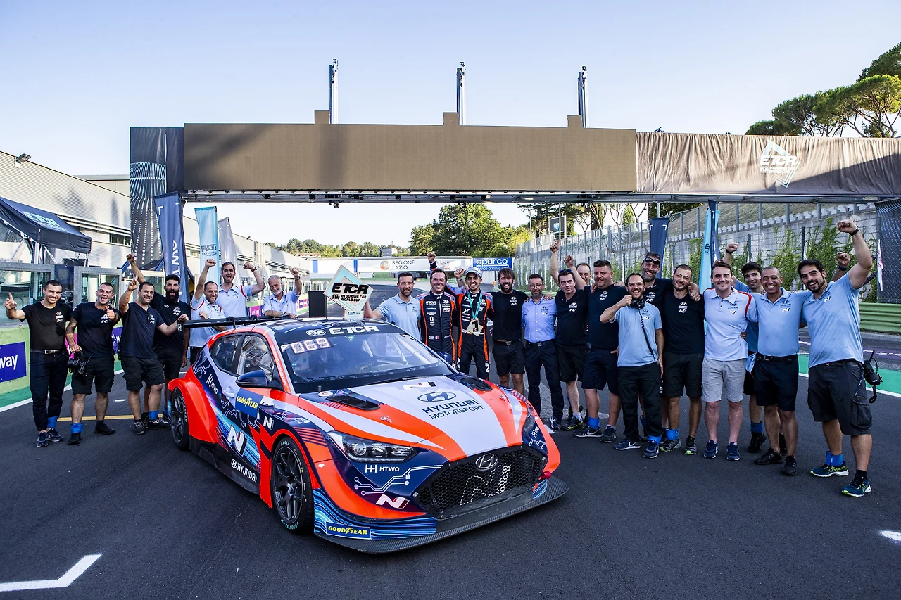 사진2) FIA ETCR 이탈리아 대회 우승 '벨로스터 N ETCR'.JPG