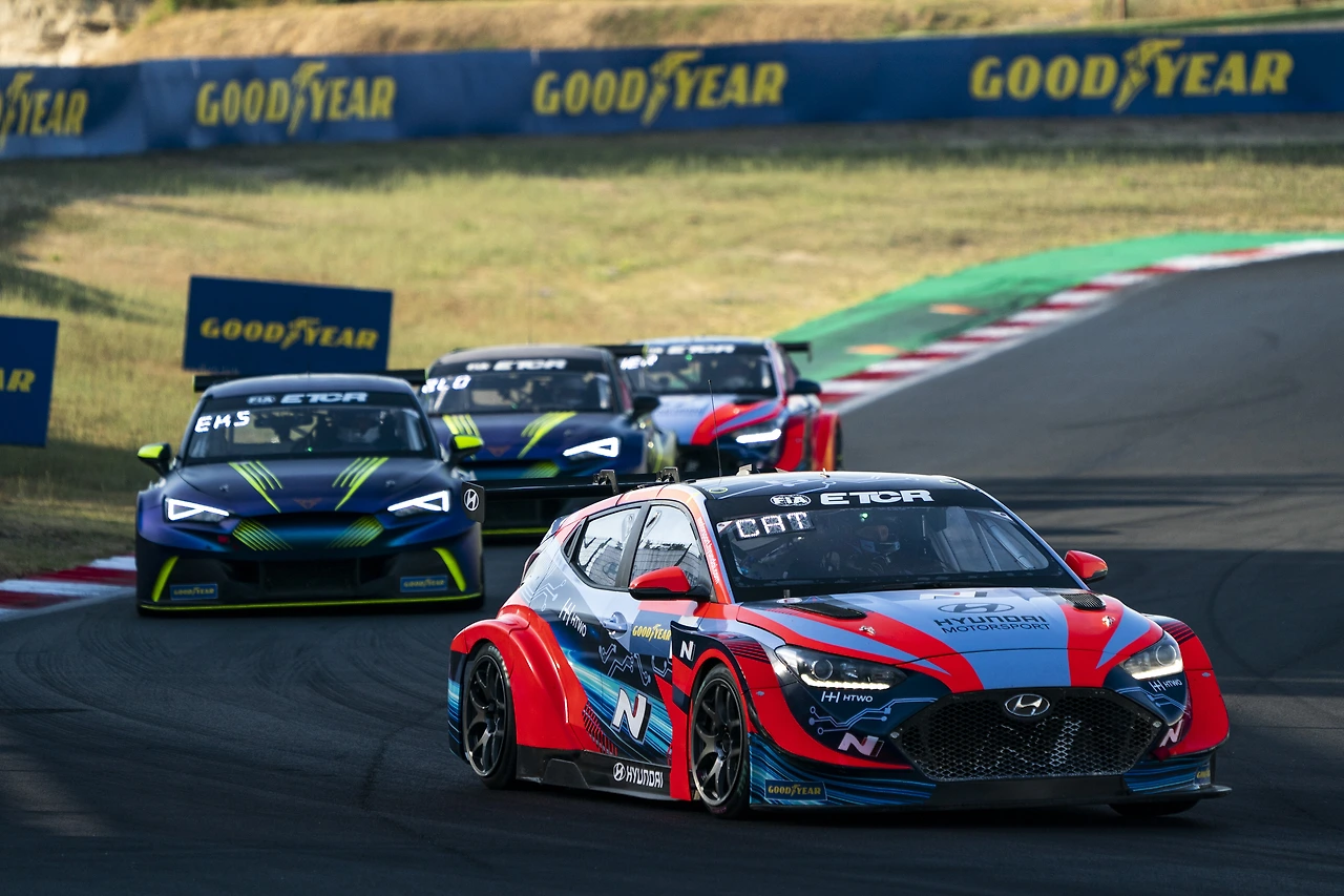 사진4) FIA ETCR 이탈리아 대회 우승 '벨로스터 N ETCR'.JPG
