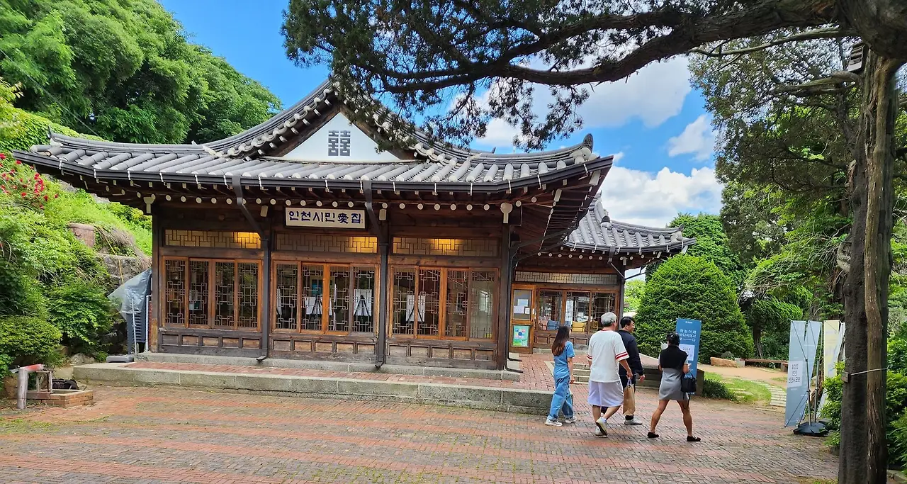 481276352_1741288729816862_5104903503624128067_n.jpg?_nc_cat=100&ccb=1-7&_nc_sid=833d8c&_nc_ohc=VQDHDyWvoUUQ7kNvwFhTRCA&_nc_oc=Admmh7zgIG4VANOayQBPadr_15b6HOWk7A_z6S22JSuRiTJcvzZmBcDWL9jAiAPRISA&_nc_zt=23&_nc_ht=scontent-icn2-1.xx&_nc_gid=Ta94DctOAE9VR9nz7os8KQ&oh=00_AfcWjfiMMl9q8W4EOrlTd4lLDsZtl6V-nRIZ_Q6E_DN1cg&oe=68FB780B