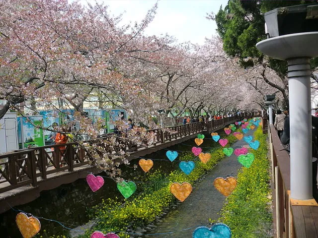 2015_Jinhae_Naval_Port_Festival_010.JPG