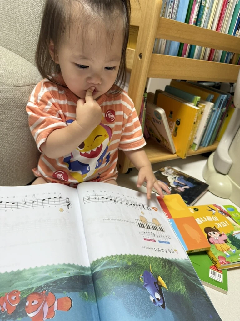 둘째23개월_책놀감.jpeg