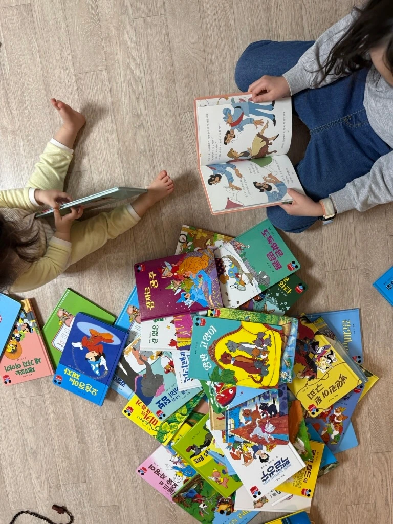 자매독서_3_서윤10살_둘째18개월_.jpeg