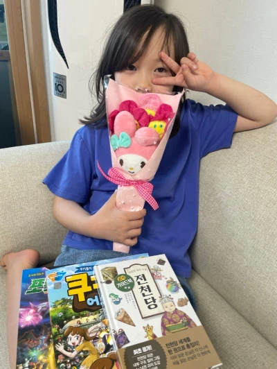 서윤8살_책선물5.jpeg