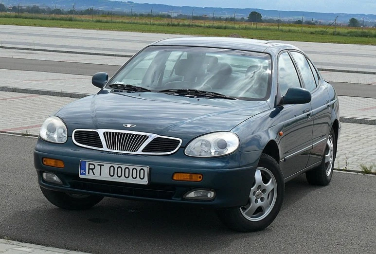 1999_Daewoo_Leganza_wikipedia.jpg?type=w773