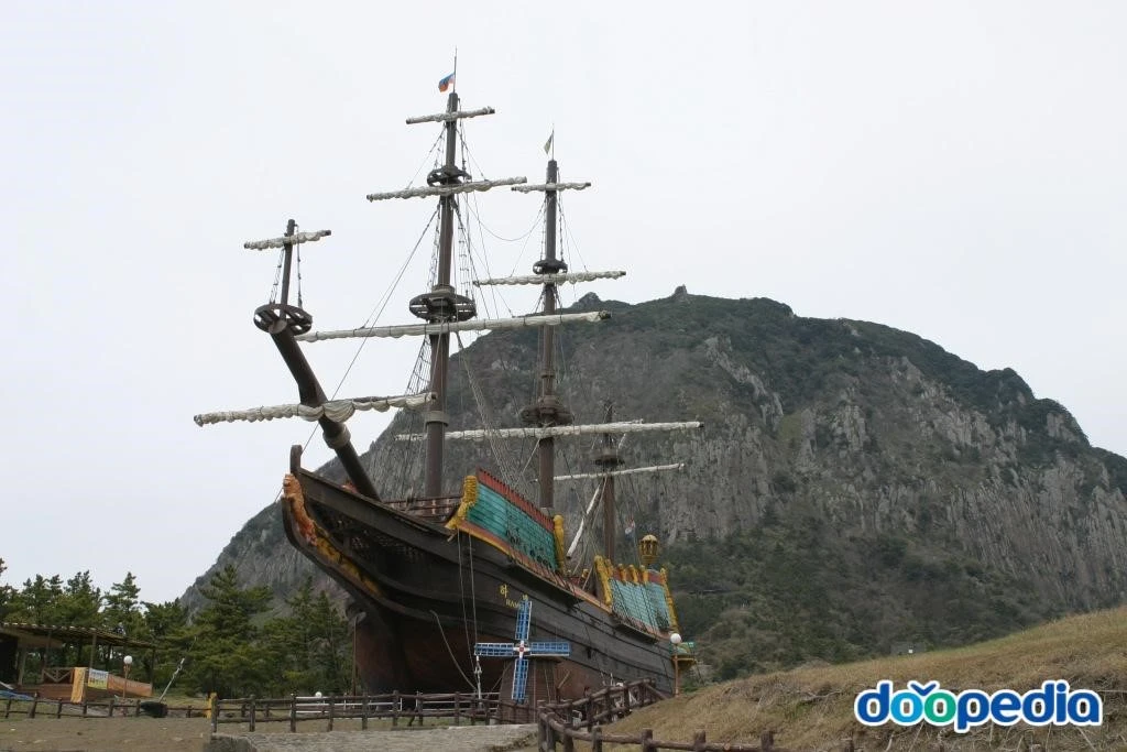 211966.jpg?type=m4500_4500_fst&amp;wm=N