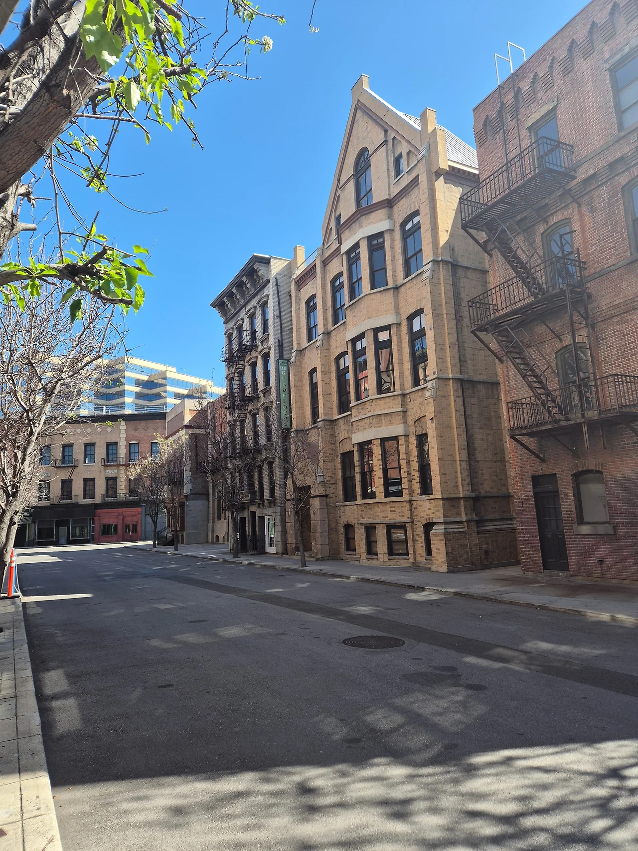 GoIHJtebAAAV5dE.jfif