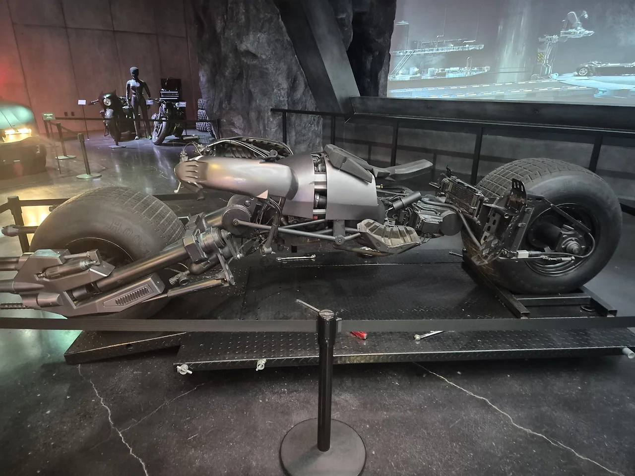 GoJJfAsbkAAExZD.jfif