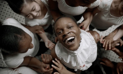 ?src=%22https%3A%2F%2Fi0.wp.com%2Ffilmquarterly.org%2Fwp-content%2Fuploads%2F2019%2F02%2Ffq.2019.72.3.13-unf01.png%3Ffit%3D1070%252C561%22&type=ff500_300