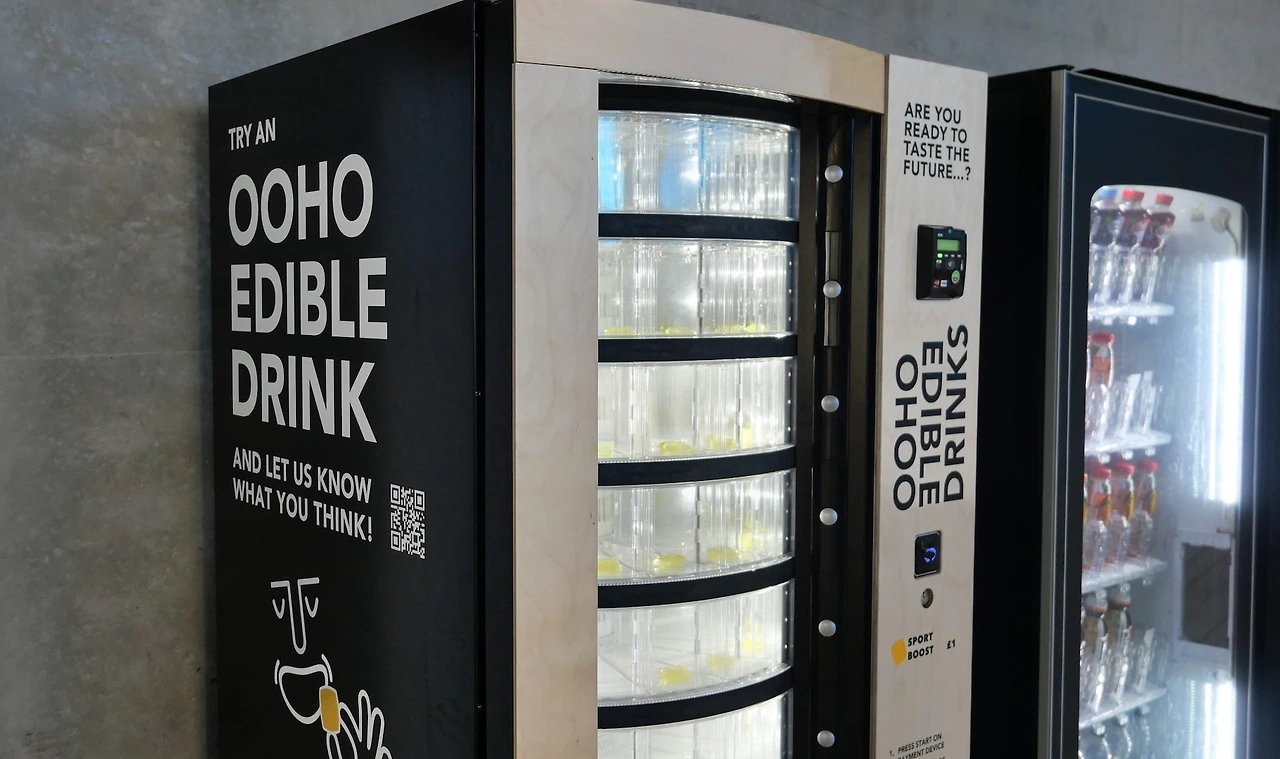 653ad5f95a66e8e4140377df_652074f21194e6fc6bcbd49d_Ooho%20Vending%20Machine.jpeg