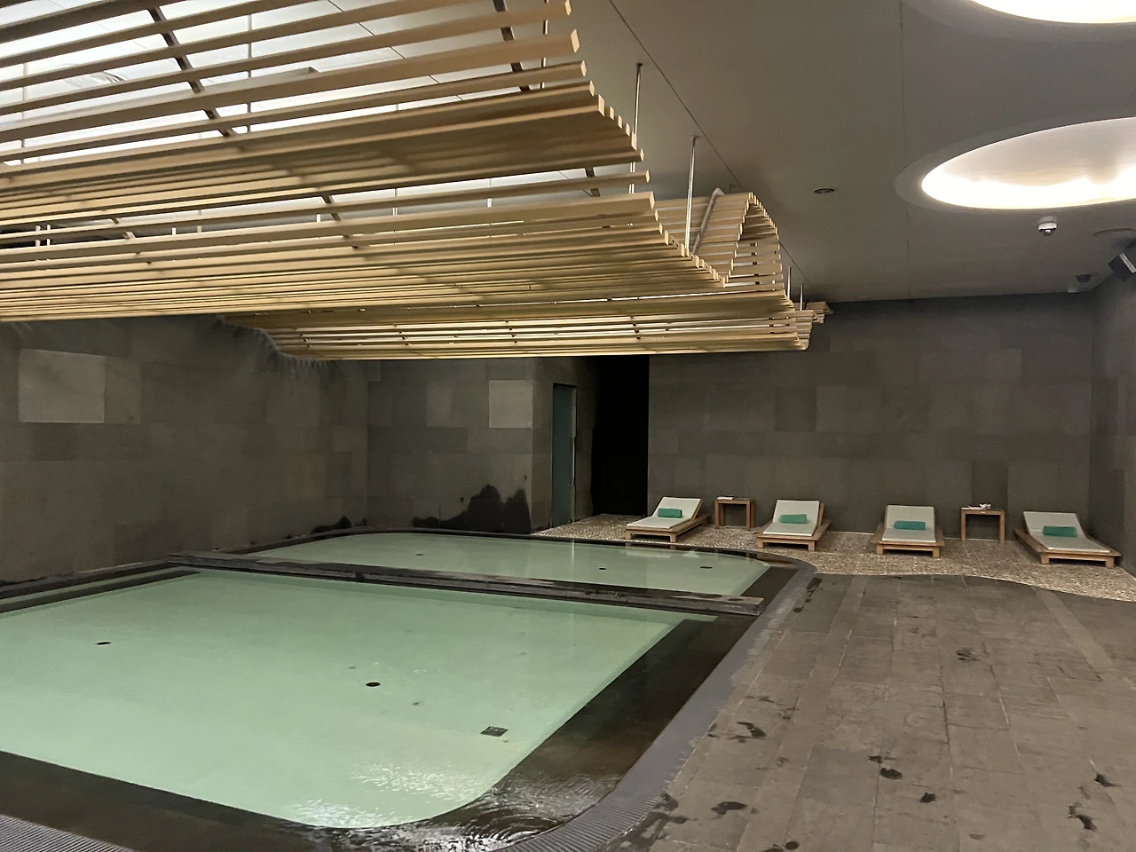 img.png?credential=yqXZFxpELC7KVnFOS48ylbz2pIh7yKj8&expires=1759244399&allow_ip=&allow_referer=&signature=rIl8hcCroOCbt4ZFOMy%2BIppJeBA%3D