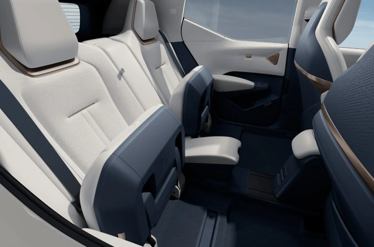 변신 뒷좌석.JPG